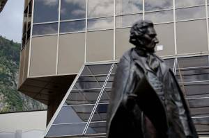A statue of William Henry Seward stands outside the Dimond Courthouse in downtown Juneau. An 82-year-old Juneau man is set to next appear in Juneau District Court on June 3 charged with attempted murder. (Clarise Larson / Juneau Empire File)
